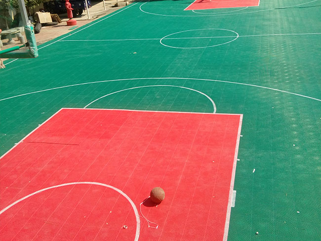 運動場地