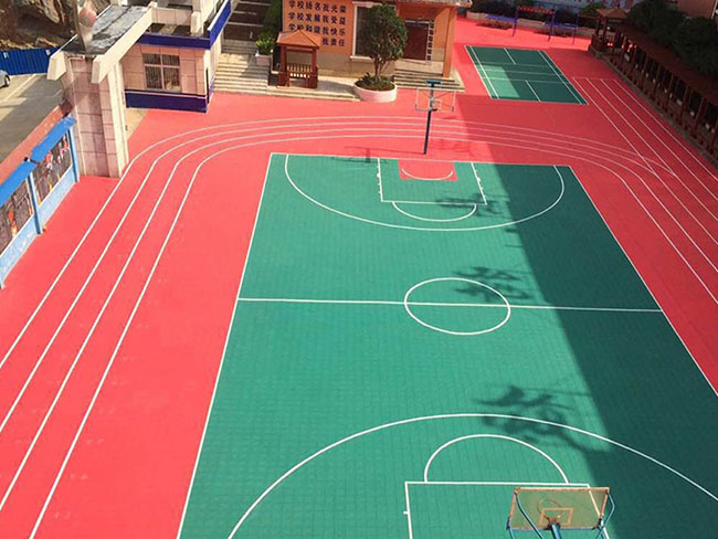 運動場地